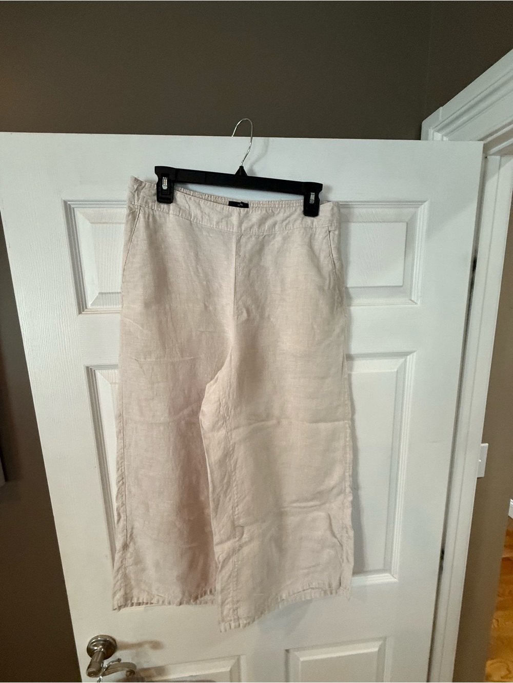 Tahari Cream Linen Wide-Leg capri.